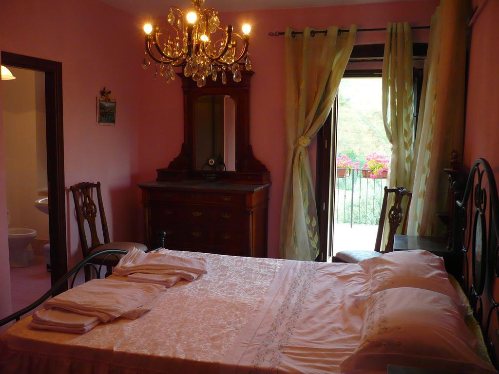 Agriturismo Biologico La Casa Degli Gnomi Ortezzano Kamer foto
