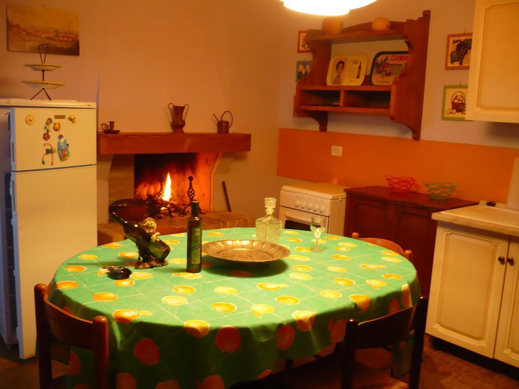 Agriturismo Biologico La Casa Degli Gnomi Ortezzano Buitenkant foto
