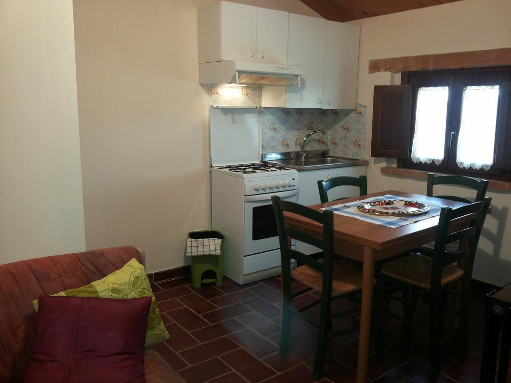Agriturismo Biologico La Casa Degli Gnomi Ortezzano Buitenkant foto