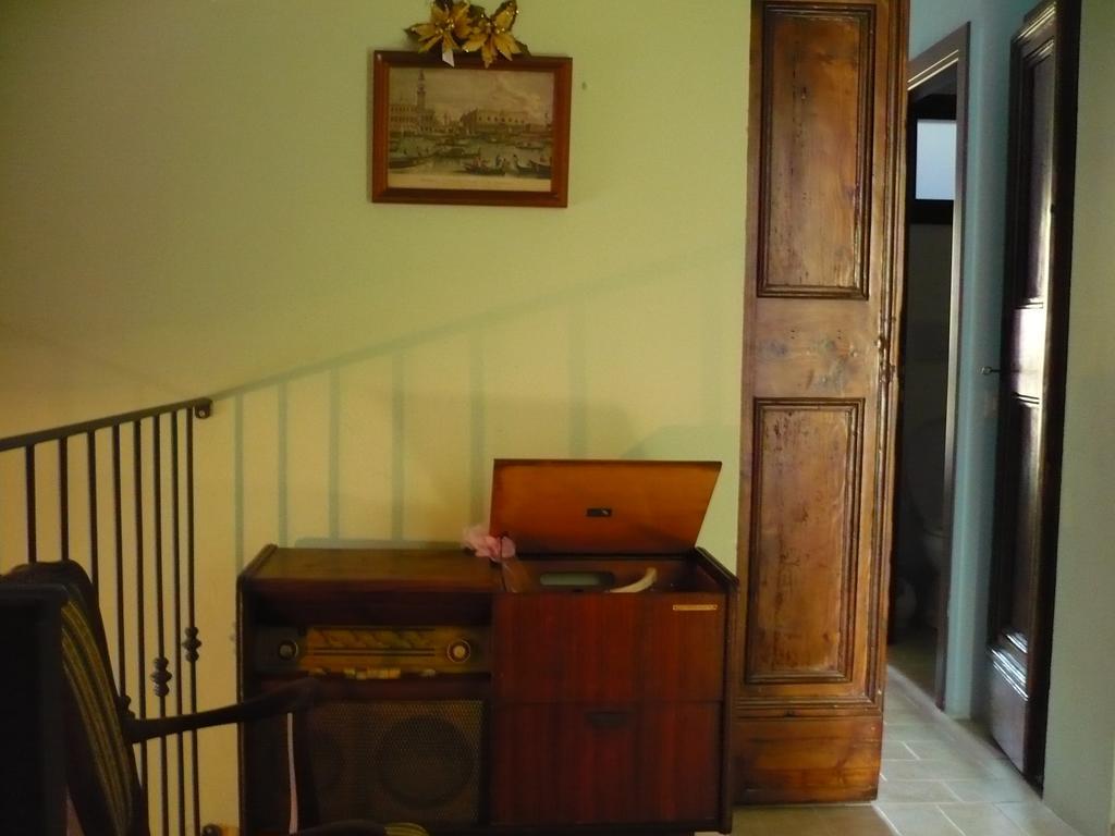 Agriturismo Biologico La Casa Degli Gnomi Ortezzano Buitenkant foto