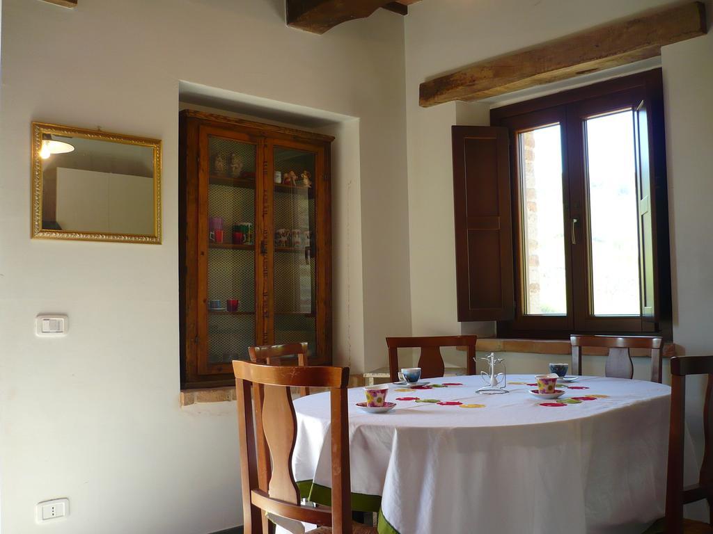 Agriturismo Biologico La Casa Degli Gnomi Ortezzano Kamer foto